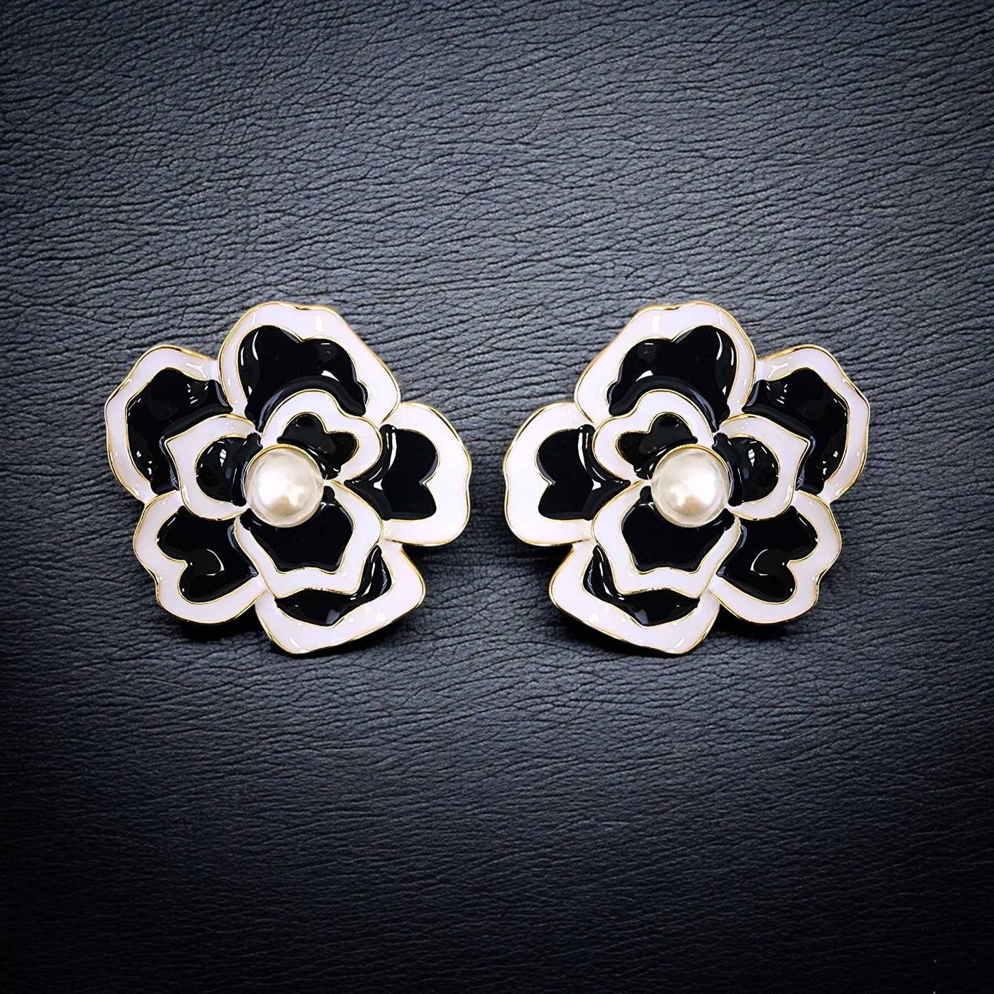 Black & White Flower Earring