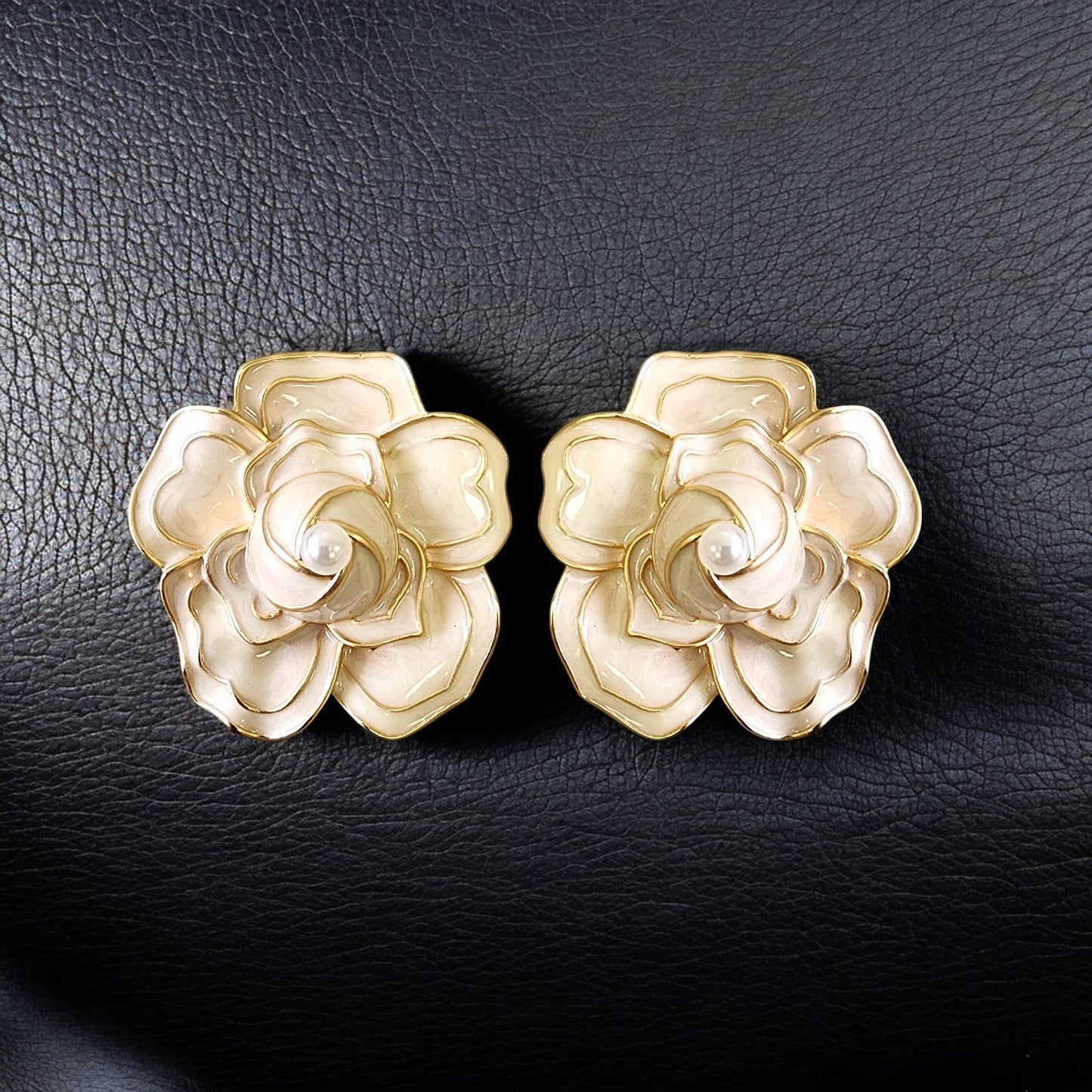 Flower & Pearl Earrings