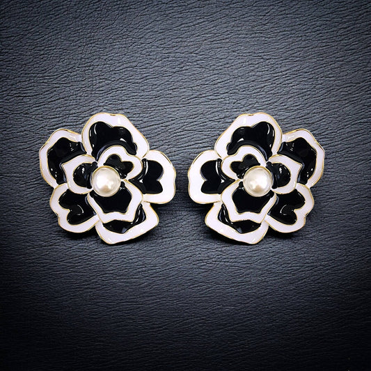 Black & White Flower Earring